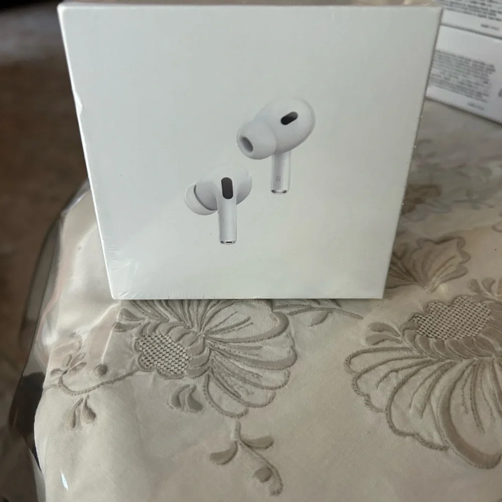 Apple White Wireless Earbuds